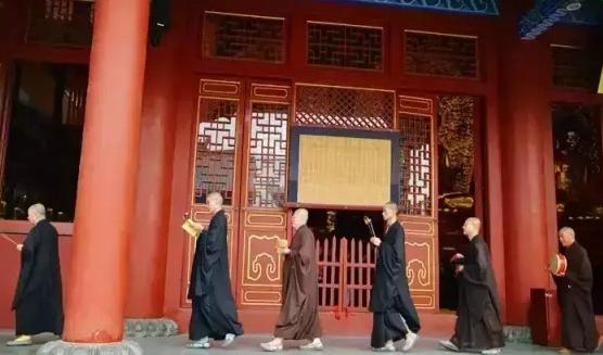 说说出家人衣服上补丁的事儿